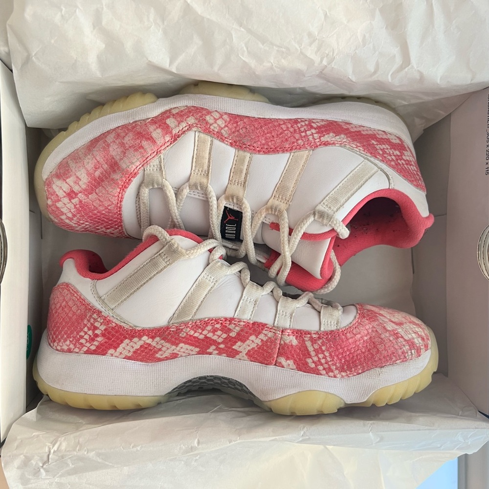 Air Jordan 11 Retro Low 💓🤍